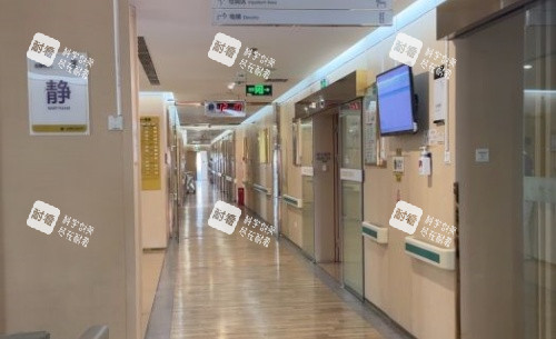 成都华美紫馨整形医院走廊