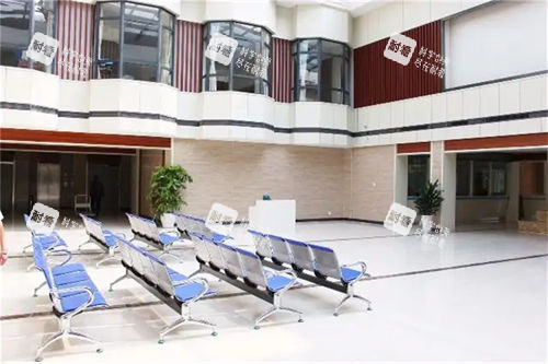 成都华厦眼科候诊区环境
