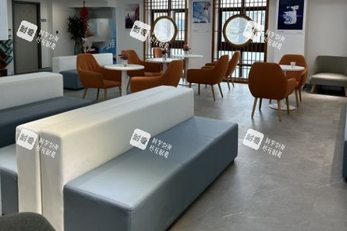 上海普瑞眼科医院候诊区