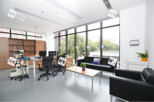 上海普瑞眼科医院医生诊室