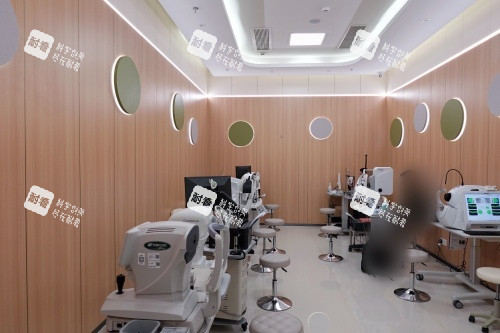 杭州飞秒秒眼科医院检查室