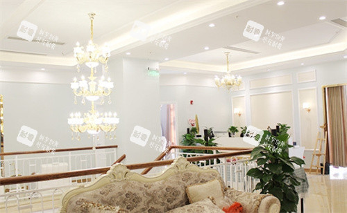 杭州健丽医美二楼休息区