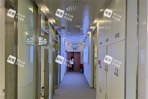 重庆东上医疗美容门诊部走廊 重庆东上医疗美容门诊部走廊