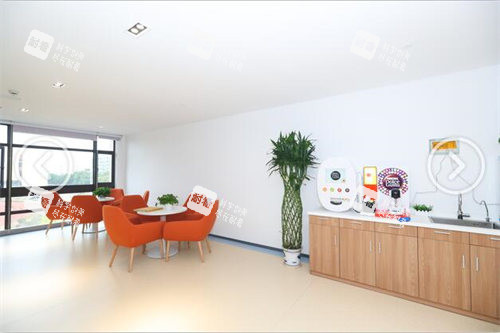 上海普瑞眼科医院家属等候区