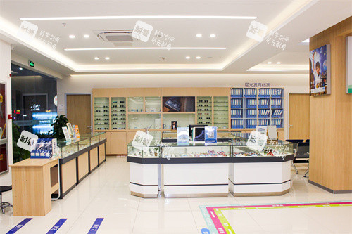 宜春爱尔眼科医院配镜区