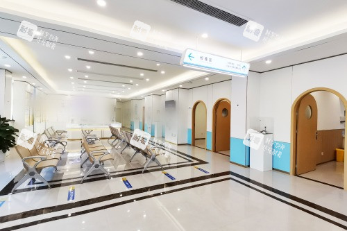 南昌华厦眼科医院候诊大厅