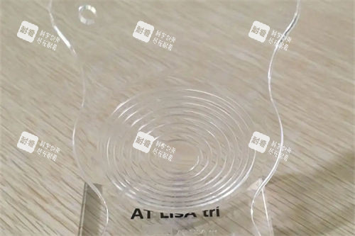 三焦点人工晶体实物展示图