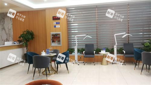 长春碧莲盛植发大厅休息区