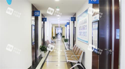 青岛新视界眼科医院走廊环境
