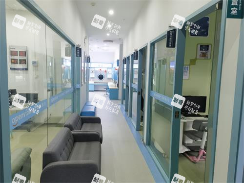 泉州惠明欧普眼科走廊休息区