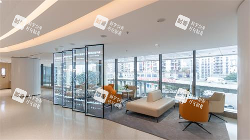 重庆爱尔眼科医院内部沙发等候区