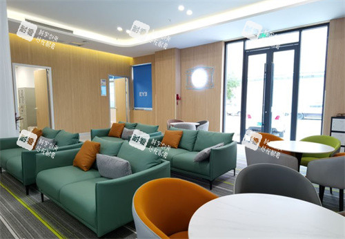 安庆施汉彬爱尔眼科等候区