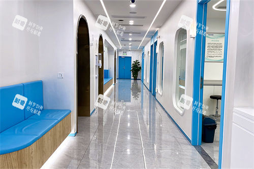 广州英华儿童眼科医院走廊环境图