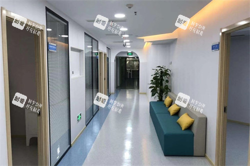 北京皓童明睿眼科诊疗区走廊