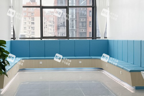 成都高新英华眼科门诊部休息区 成都高新英华眼科门诊部休息区