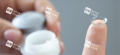 佩戴的角膜塑形镜 佩戴的角膜塑形镜