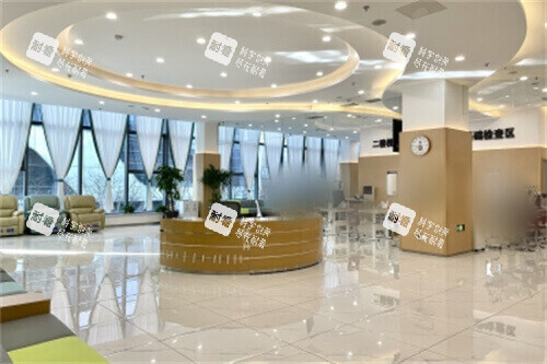 大连何氏眼科中山分院二楼大厅