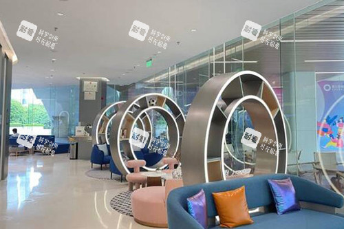 深圳爱尔西柚眼科等候区