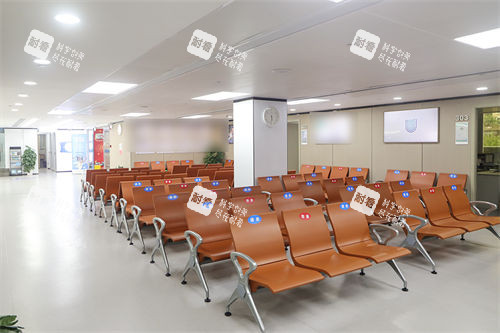 深圳爱尔眼科医院总院近视手术候诊室