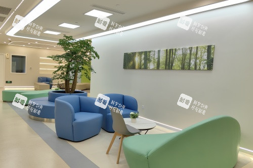 上海柠盟眼科候诊区 上海柠盟眼科候诊区