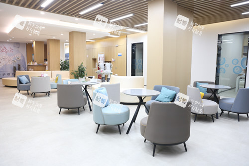宁波太学眼科大厅休息区