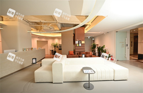 韩国DAYBEAU皮肤科弘大店的大厅