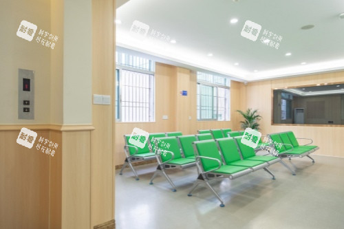 梅州爱明眼科医院候诊区