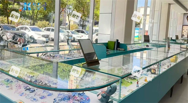 西宁爱尔眼科医院配镜区 西宁爱尔眼科医院配镜区