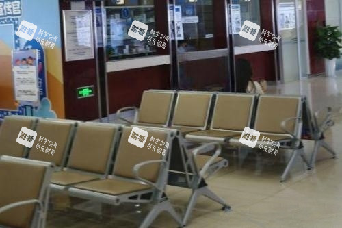 成都新视界眼科候诊区域