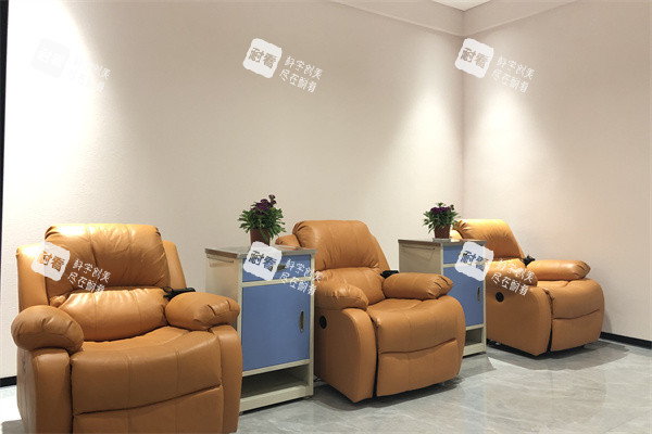 银川进川眼科医院休息区沙发