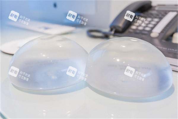 硅胶隆胸整形手术 硅胶隆胸整形手术