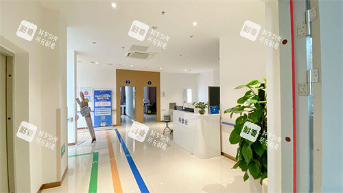 文山艾维眼科医院导诊台区域