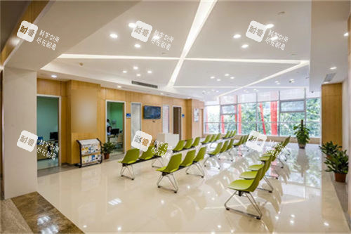 武汉爱尔眼科汉口医院候诊区