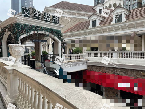 武汉艾美整形门口环境