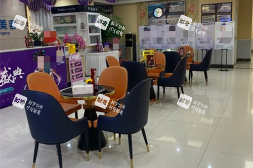 成都军建整形大厅休息等待区环境