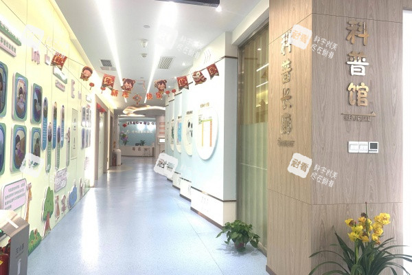 驻马店尖峰眼科医院走廊照