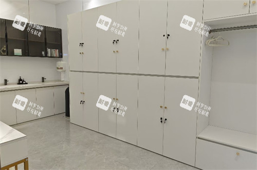 郑州蕾娜斯医疗美容医院更衣室