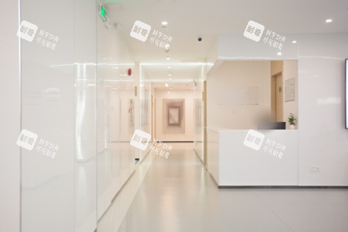 广州视百年眼科医院走廊