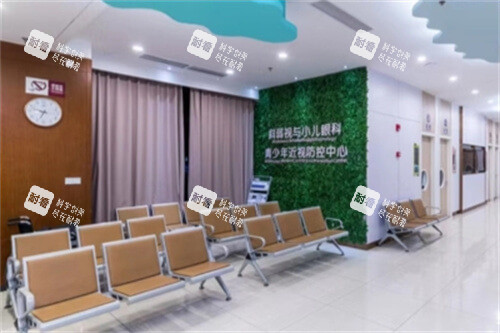 成都爱迪眼科医院等候区