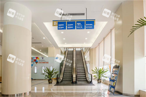 武汉爱尔眼科汉口医院电梯口
