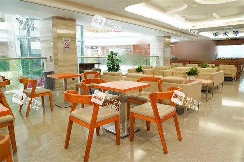 广州爱尔眼科医院候诊区 广州爱尔眼科医院候诊区