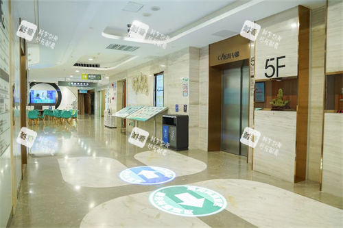 广州爱尔眼科医院楼梯口环境