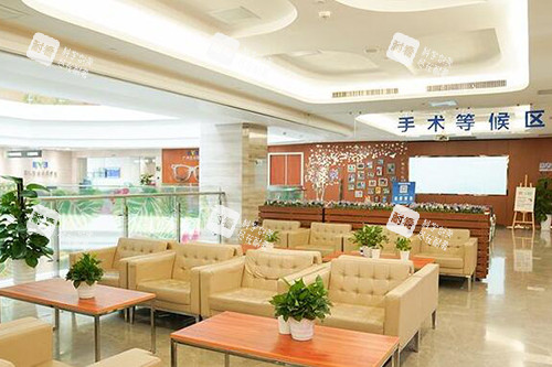 广州爱尔眼科医院手术等候区图片