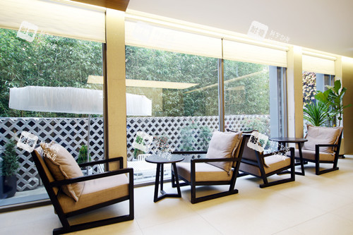 韩国童颜中心整形内部等待区环境