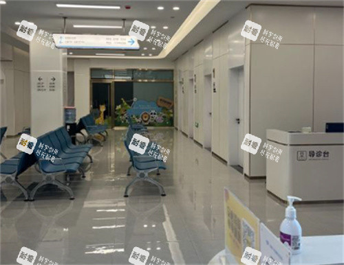 昆明华厦眼科等候区环境