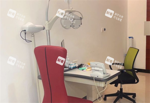 青岛鹿晰眼科检察面诊区环境图