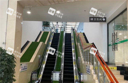 大连何氏眼科电梯区