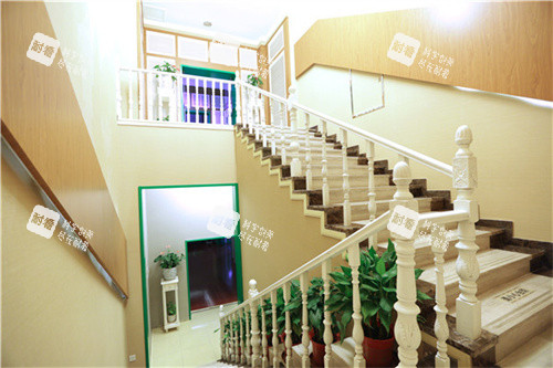 北京润美玉之光医疗美容楼梯
