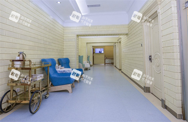 北京润美玉之光医疗美容走廊环境展示图