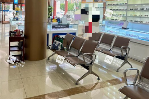 北京华厦民众眼科大厅等候区环境